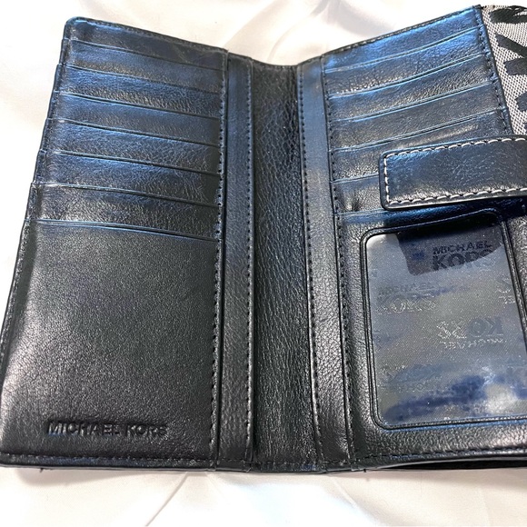 Michael Kors Large Monogram Checkbook Wallet, Black & Tan, Excellent! - Picture 6 of 10